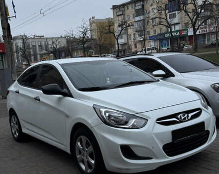 Белый Хендай Акцент, объемом двигателя 1.4 л и пробегом 151 тыс. км за 9500 $, фото 1 на Automoto.ua
