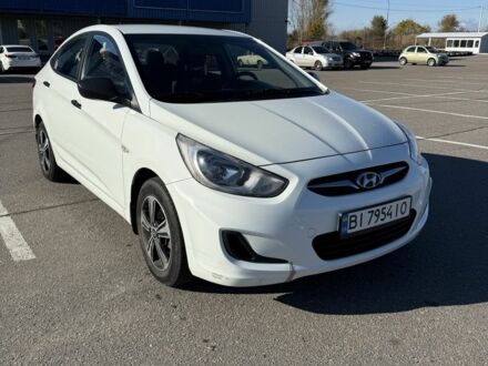 Хендай Акцент 2013 в Кременчуге на Automoto.ua Белый Хендай Акцент, объемом двигателя 1.4 л и пробегом 105 тыс. км за 8450 $, фото 1 на Automoto.ua