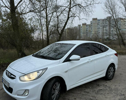 Хендай Акцент 2013 в Киеве на Automoto.ua Белый Хендай Акцент, объемом двигателя 1.4 л и пробегом 132 тыс. км за 8000 $, фото 1 на Automoto.ua
