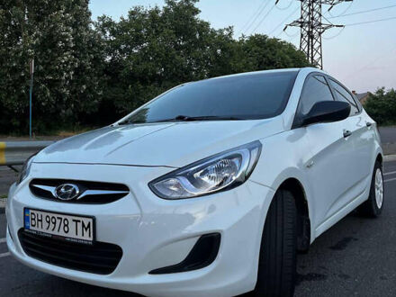 Хендай Акцент 2013 у Одесі на Automoto.ua Білий Хендай Акцент, об'ємом двигуна 1.4 л та пробігом 124 тис. км за 6800 $, фото 1 на Automoto.ua