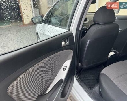 Белый Хендай Акцент, объемом двигателя 1.4 л и пробегом 182 тыс. км за 5999 $, фото 1 на Automoto.ua