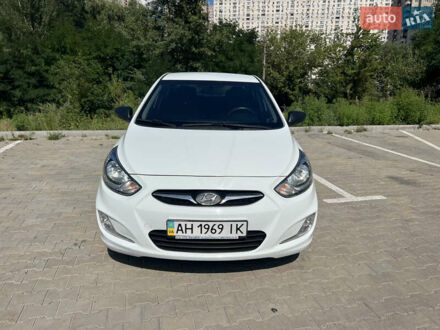 Хендай Акцент 2013 в Киеве на Automoto.ua Белый Хендай Акцент, объемом двигателя 1.4 л и пробегом 115 тыс. км за 8500 $, фото 1 на Automoto.ua