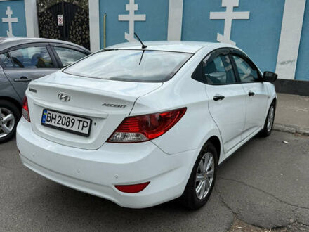 Хендай Акцент 2013 у Одесі на Automoto.ua Білий Хендай Акцент, об'ємом двигуна 1.4 л та пробігом 87 тис. км за 9000 $, фото 1 на Automoto.ua