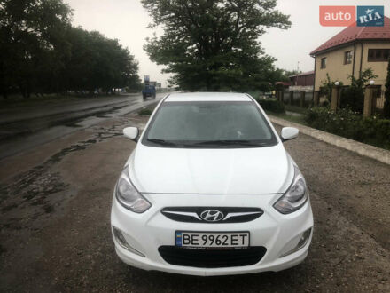 Хендай Акцент 2013 в Первомайск на Automoto.ua Белый Хендай Акцент, объемом двигателя 1.4 л и пробегом 257 тыс. км за 6100 $, фото 1 на Automoto.ua