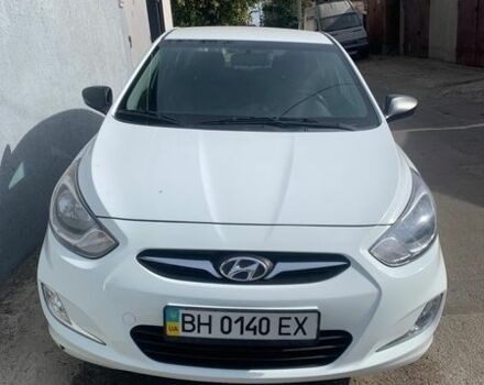 Белый Хендай Акцент, объемом двигателя 1.59 л и пробегом 120 тыс. км за 8900 $, фото 1 на Automoto.ua