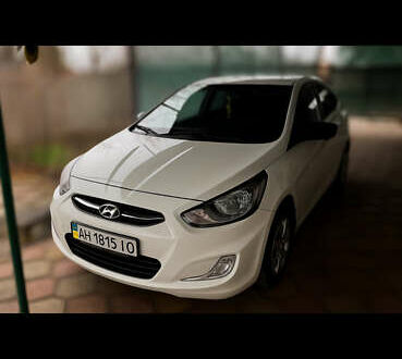 Белый Хендай Акцент, объемом двигателя 1.4 л и пробегом 92 тыс. км за 10000 $, фото 1 на Automoto.ua