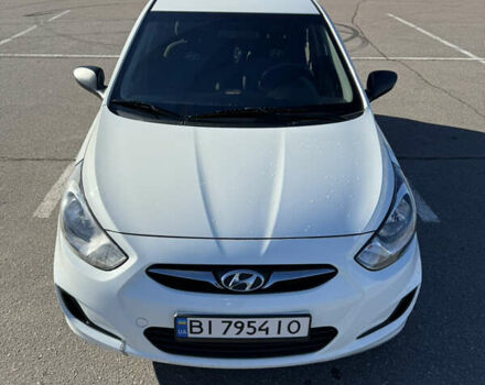 Хендай Акцент 2013 в Кременчуге на Automoto.ua Белый Хендай Акцент, объемом двигателя 1.4 л и пробегом 105 тыс. км за 8450 $, фото 1 на Automoto.ua