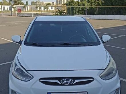 Хендай Акцент 2013 в Белгород-Днестровском на Automoto.ua Белый Хендай Акцент, объемом двигателя 1.4 л и пробегом 195 тыс. км за 7300 $, фото 1 на Automoto.ua