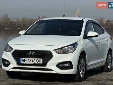 Білий Хендай Акцент, об'ємом двигуна 1.37 л та пробігом 80 тис. км за 13300 $, фото 1 на Automoto.ua