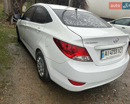 Белый Хендай Акцент, объемом двигателя 1.37 л и пробегом 200 тыс. км за 6500 $, фото 1 на Automoto.ua