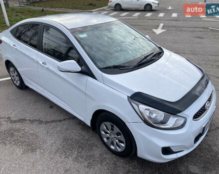 Білий Хендай Акцент, об'ємом двигуна 1.37 л та пробігом 200 тис. км за 6000 $, фото 1 на Automoto.ua