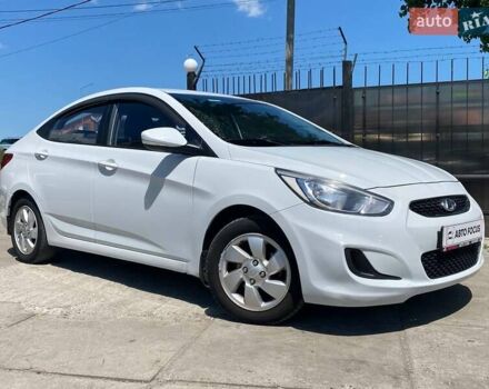Белый Хендай Акцент, объемом двигателя 1.37 л и пробегом 267 тыс. км за 6990 $, фото 1 на Automoto.ua
