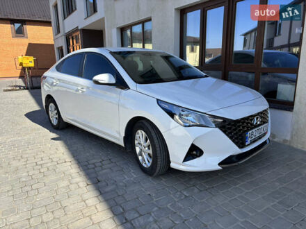 Белый Хендай Акцент, объемом двигателя 1.37 л и пробегом 68 тыс. км за 14500 $, фото 1 на Automoto.ua