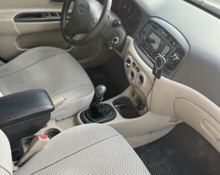 Бежевый Хендай Акцент, объемом двигателя 1.4 л и пробегом 216 тыс. км за 4750 $, фото 8 на Automoto.ua