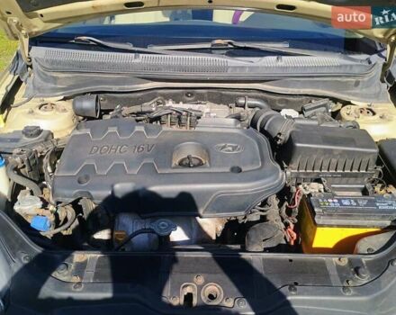 Бежевый Хендай Акцент, объемом двигателя 1.6 л и пробегом 173 тыс. км за 5700 $, фото 6 на Automoto.ua