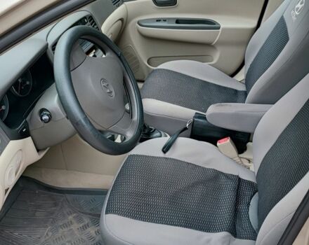 Бежевый Хендай Акцент, объемом двигателя 1.4 л и пробегом 58 тыс. км за 5700 $, фото 6 на Automoto.ua