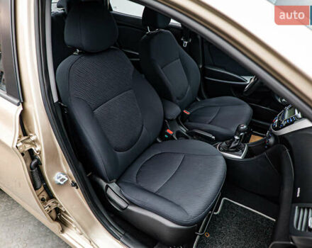 Бежевый Хендай Акцент, объемом двигателя 1.6 л и пробегом 62 тыс. км за 6735 $, фото 16 на Automoto.ua