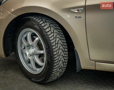 Бежевый Хендай Акцент, объемом двигателя 1.6 л и пробегом 62 тыс. км за 6735 $, фото 8 на Automoto.ua