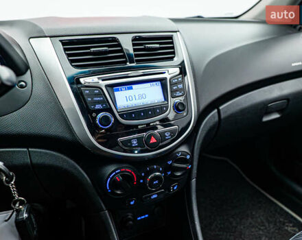 Бежевый Хендай Акцент, объемом двигателя 1.6 л и пробегом 62 тыс. км за 6735 $, фото 14 на Automoto.ua