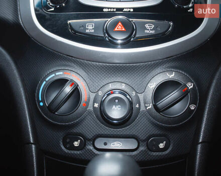 Бежевый Хендай Акцент, объемом двигателя 1.6 л и пробегом 153 тыс. км за 8200 $, фото 18 на Automoto.ua