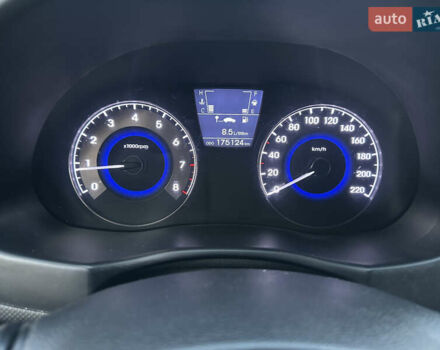 Бежевый Хендай Акцент, объемом двигателя 1.4 л и пробегом 175 тыс. км за 5400 $, фото 34 на Automoto.ua