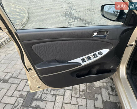 Бежевый Хендай Акцент, объемом двигателя 1.4 л и пробегом 175 тыс. км за 5400 $, фото 15 на Automoto.ua