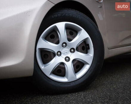 Бежевый Хендай Акцент, объемом двигателя 1.6 л и пробегом 153 тыс. км за 8200 $, фото 7 на Automoto.ua