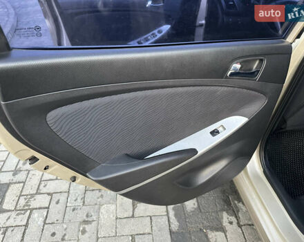 Бежевый Хендай Акцент, объемом двигателя 1.4 л и пробегом 175 тыс. км за 5400 $, фото 19 на Automoto.ua