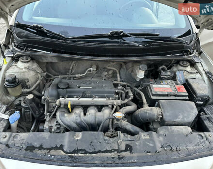 Бежевый Хендай Акцент, объемом двигателя 1.4 л и пробегом 175 тыс. км за 5400 $, фото 32 на Automoto.ua