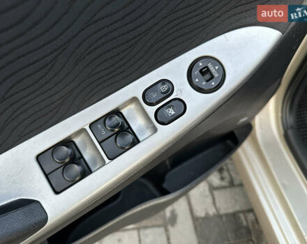 Бежевый Хендай Акцент, объемом двигателя 1.4 л и пробегом 175 тыс. км за 5400 $, фото 16 на Automoto.ua