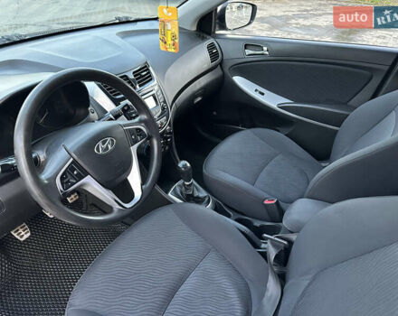 Бежевый Хендай Акцент, объемом двигателя 1.4 л и пробегом 175 тыс. км за 5400 $, фото 18 на Automoto.ua