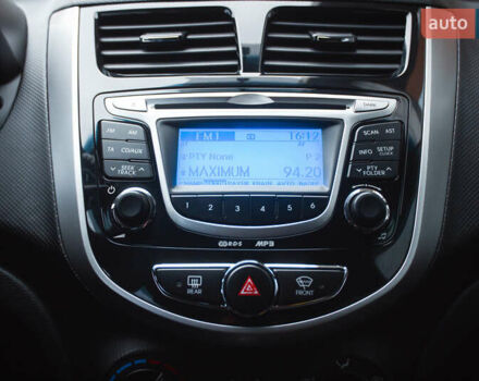 Бежевый Хендай Акцент, объемом двигателя 1.6 л и пробегом 153 тыс. км за 8200 $, фото 17 на Automoto.ua