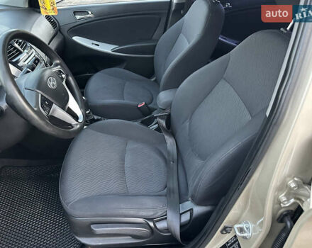 Бежевый Хендай Акцент, объемом двигателя 1.4 л и пробегом 175 тыс. км за 5400 $, фото 17 на Automoto.ua