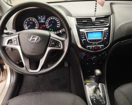 Бежевый Хендай Акцент, объемом двигателя 1.6 л и пробегом 155 тыс. км за 7300 $, фото 6 на Automoto.ua