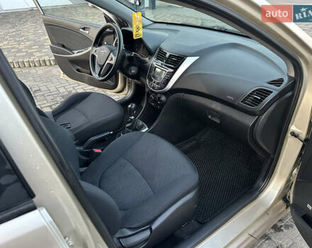 Бежевый Хендай Акцент, объемом двигателя 1.4 л и пробегом 175 тыс. км за 5400 $, фото 25 на Automoto.ua