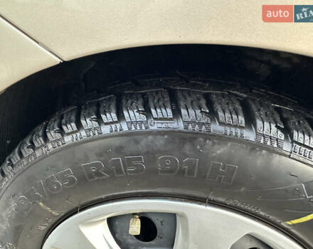 Бежевый Хендай Акцент, объемом двигателя 1.4 л и пробегом 175 тыс. км за 5400 $, фото 12 на Automoto.ua