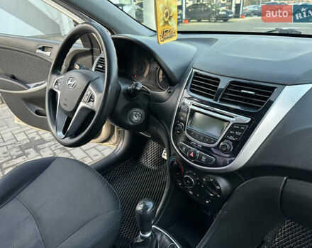 Бежевый Хендай Акцент, объемом двигателя 1.4 л и пробегом 175 тыс. км за 5400 $, фото 26 на Automoto.ua