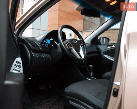 Бежевый Хендай Акцент, объемом двигателя 1.6 л и пробегом 153 тыс. км за 8200 $, фото 8 на Automoto.ua