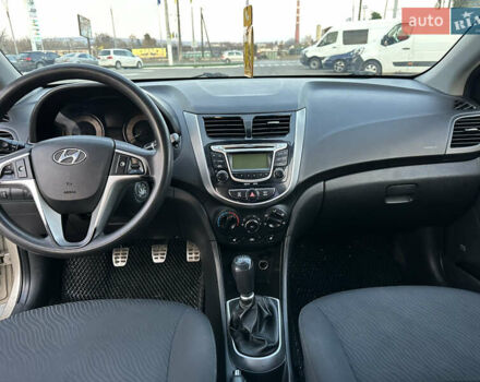 Бежевый Хендай Акцент, объемом двигателя 1.4 л и пробегом 175 тыс. км за 5400 $, фото 21 на Automoto.ua