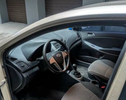 Бежевый Хендай Акцент, объемом двигателя 1.4 л и пробегом 112 тыс. км за 8000 $, фото 6 на Automoto.ua