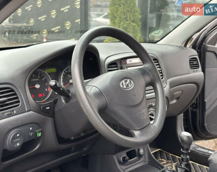 Черный Хендай Акцент, объемом двигателя 1.4 л и пробегом 123 тыс. км за 4550 $, фото 13 на Automoto.ua