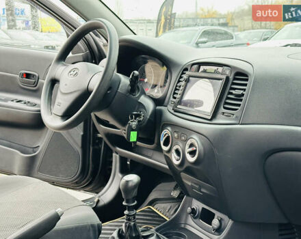 Черный Хендай Акцент, объемом двигателя 1.4 л и пробегом 123 тыс. км за 4550 $, фото 17 на Automoto.ua