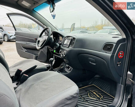 Черный Хендай Акцент, объемом двигателя 1.4 л и пробегом 123 тыс. км за 4550 $, фото 16 на Automoto.ua