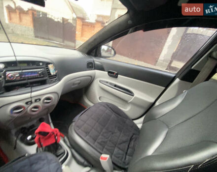 Черный Хендай Акцент, объемом двигателя 1.4 л и пробегом 343 тыс. км за 5000 $, фото 6 на Automoto.ua