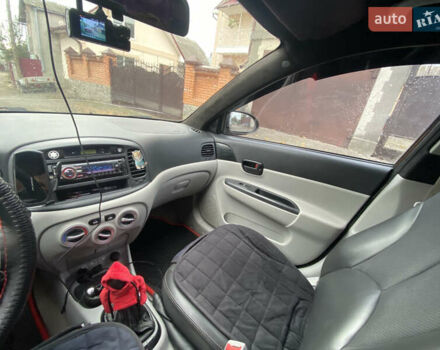 Черный Хендай Акцент, объемом двигателя 1.4 л и пробегом 343 тыс. км за 5000 $, фото 11 на Automoto.ua