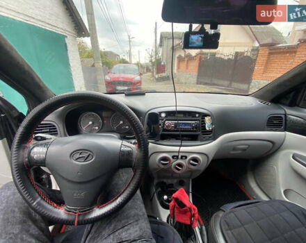 Черный Хендай Акцент, объемом двигателя 1.4 л и пробегом 343 тыс. км за 5000 $, фото 10 на Automoto.ua