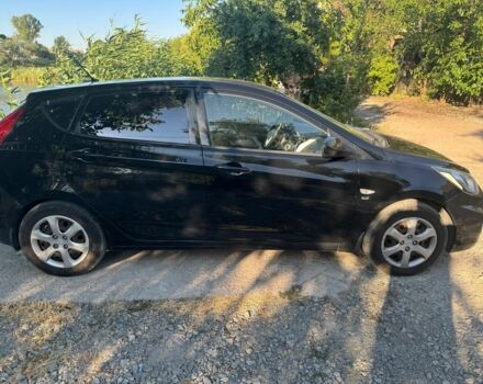 Черный Хендай Акцент, объемом двигателя 1.6 л и пробегом 165 тыс. км за 8000 $, фото 1 на Automoto.ua