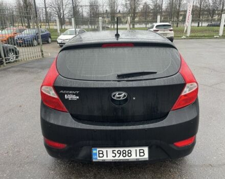 Черный Хендай Акцент, объемом двигателя 1.6 л и пробегом 200 тыс. км за 5500 $, фото 4 на Automoto.ua