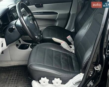 Черный Хендай Акцент, объемом двигателя 1.4 л и пробегом 197 тыс. км за 4900 $, фото 7 на Automoto.ua