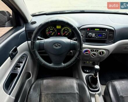Черный Хендай Акцент, объемом двигателя 1.4 л и пробегом 346 тыс. км за 3350 $, фото 16 на Automoto.ua